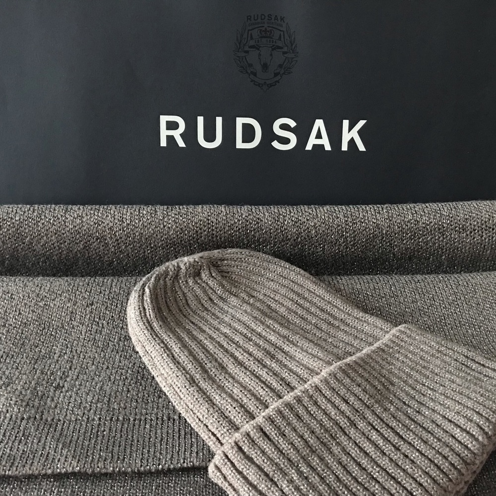 ✨BNWT Rudsak Metallic Anny Scarf and Amel Hat ✨